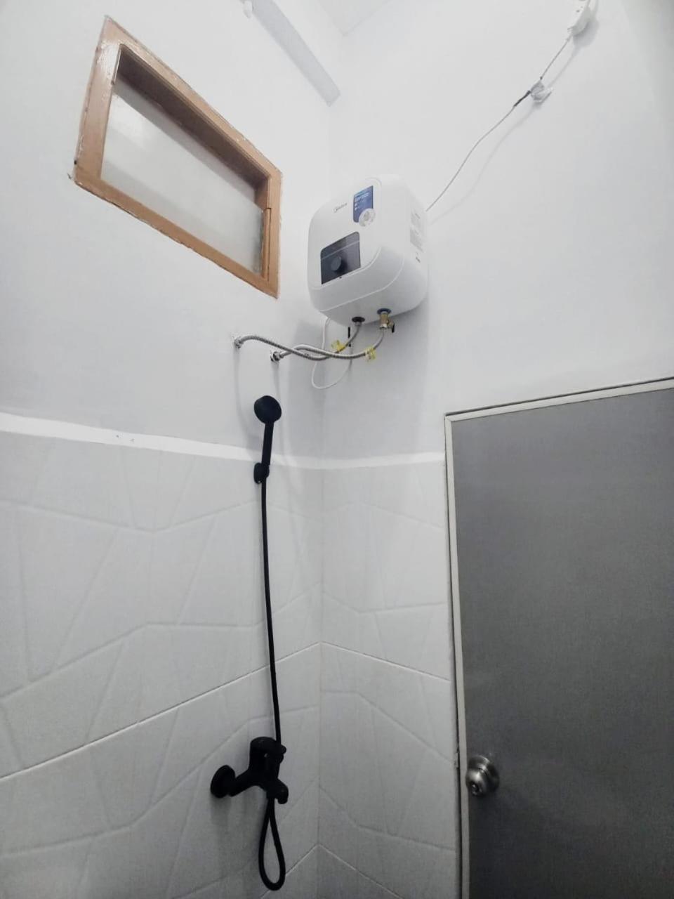 Wisma tamu Dyaza Lv Near Sultan Syarif Kasim Airport And Uir *