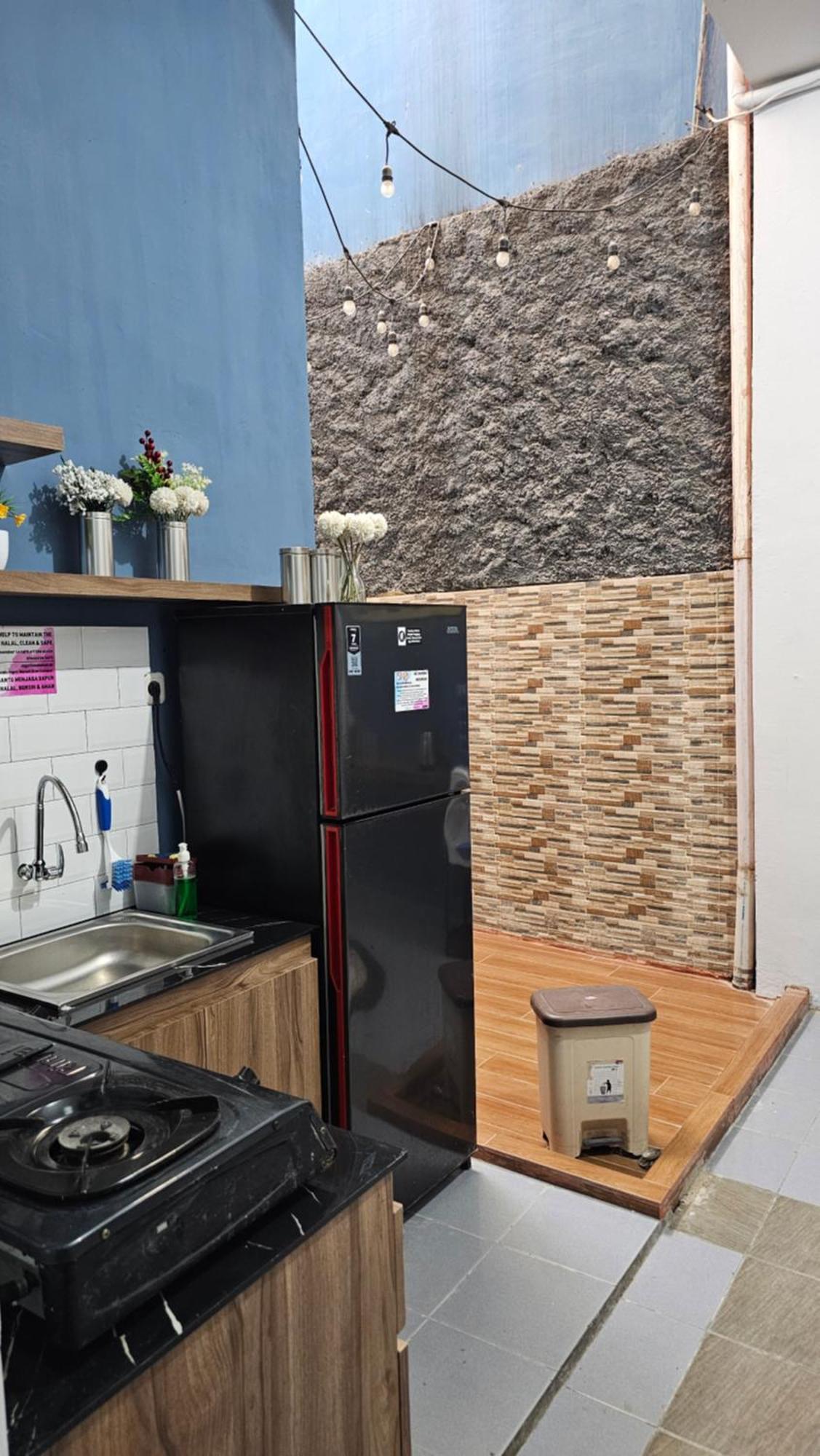 Wisma tamu Dyaza Lv Near Sultan Syarif Kasim Airport And Uir *