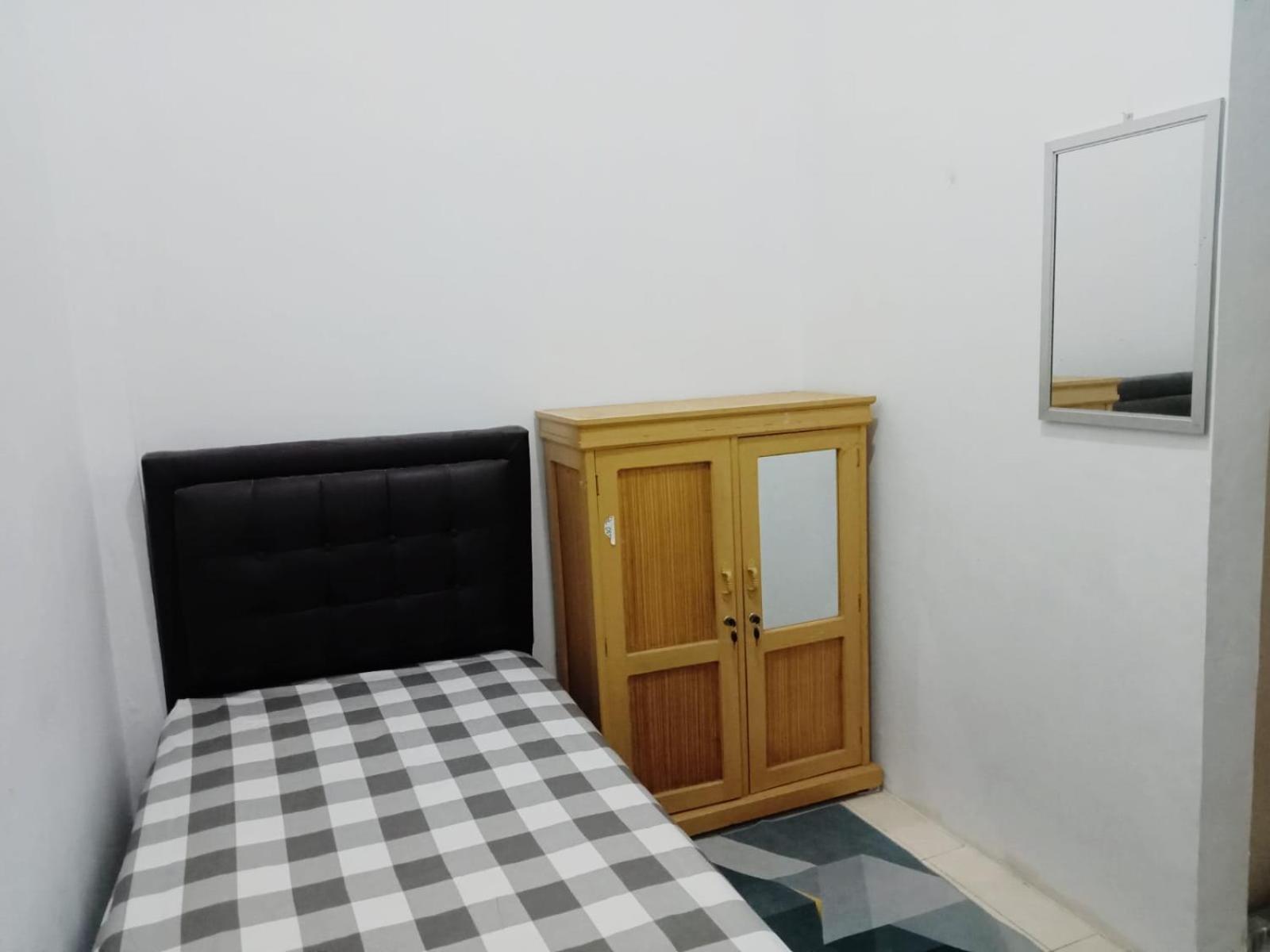 Dyaza Lv Near Sultan Syarif Kasim Airport And Uir Wisma tamu Pekanbaru
