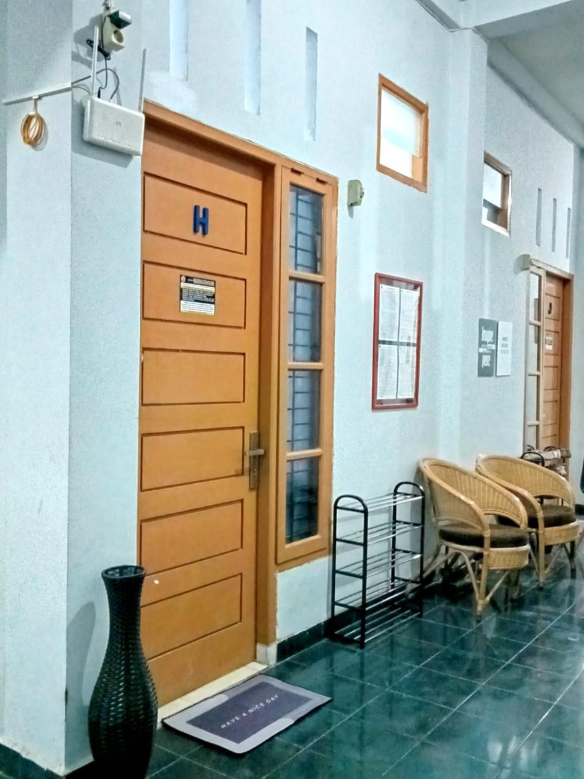 Wisma tamu Dyaza Lv Near Sultan Syarif Kasim Airport And Uir